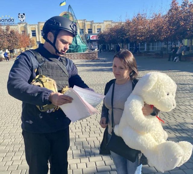 Херсонські рятувальники інформують громадян про безпеку користування електронагрівальними та обігрівальними приладами