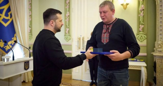 Президент України нагородив відзнакою херсонських волонтерів