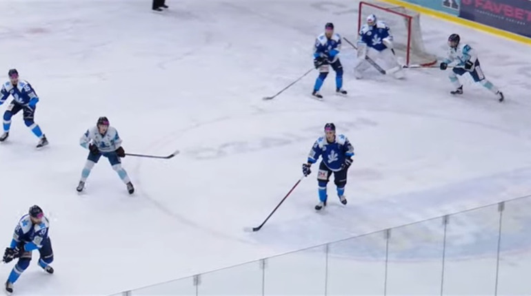 У матчі 14-го туру херсонський «Дніпро» поступився киянам з «Сокола»: матч переривали двічі