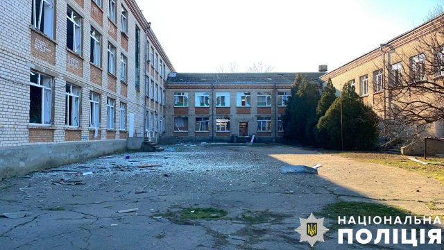 На Херсонщині поліція документує наслідки російських атак, внаслідок яких одна людина загинула та дві поранено