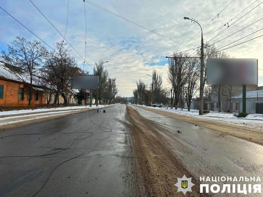 Внаслідок чергового обстрілу росіян в одному з районів Херсона перебої з електропостачанням