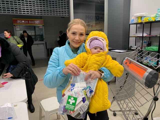 100 багатодітних родин із Херсона отримали ліки для домашньої аптечки