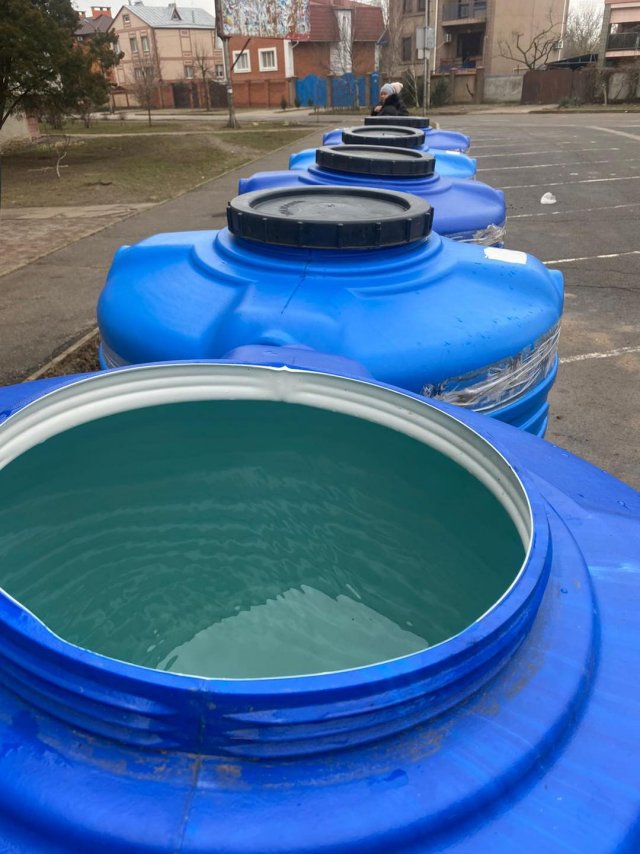 Для жителів мікрорайону Корабел (Острів) було наповнено ємності для питної води у кількості 5 тис. літрів