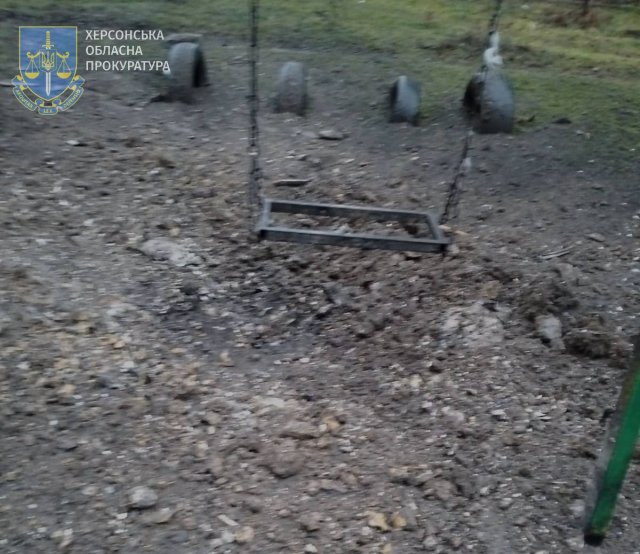 Поранені, серед них дитина у важкому стані, – прокурори фіксують наслідки чергових обстрілів Херсона