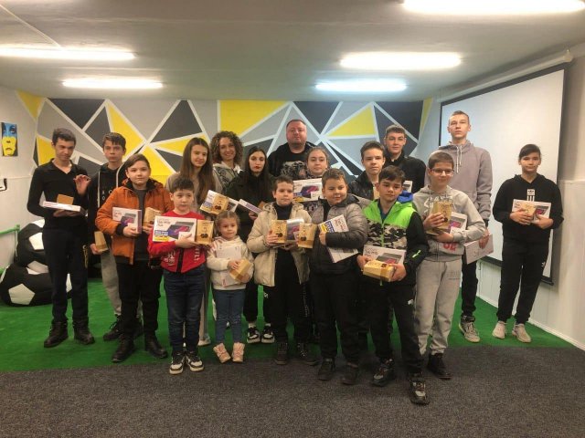 Херсонські школярі отримали планшети для навчання