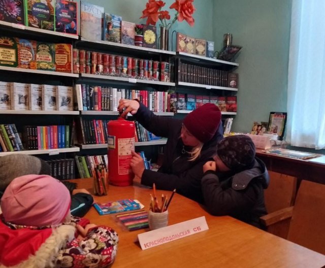 На окуповану Херсонщину продовжують завозити книги, які ніхто не читає