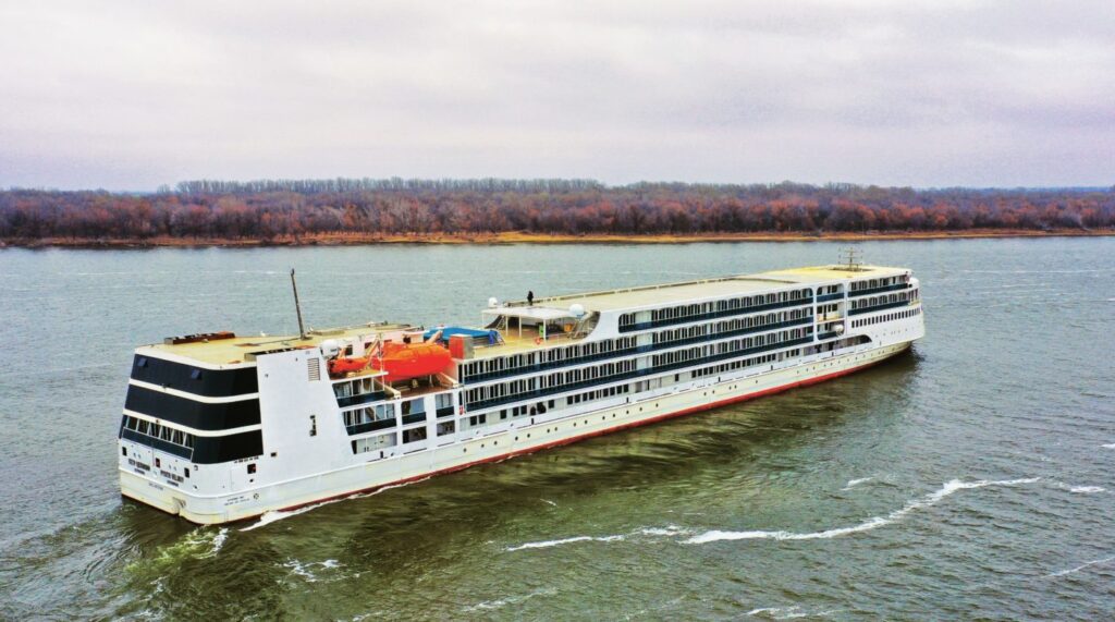 Росіяни обіцяють запустити до портів лівобережжя Херсонщини круїзні лайнери