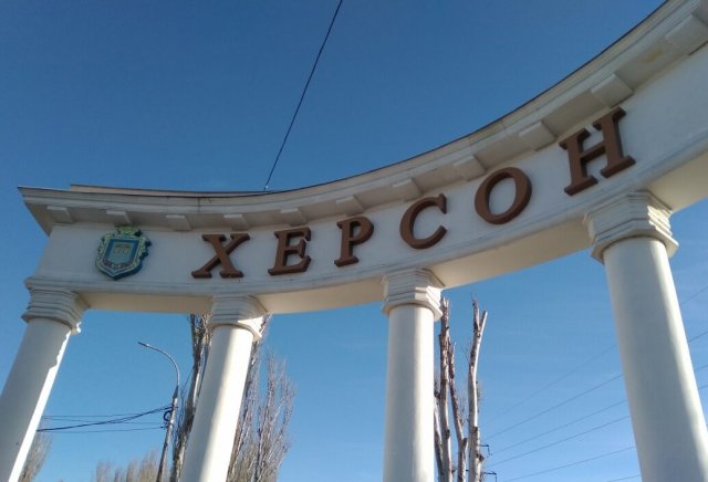 У середмісті Херсона вибухи, мешканців закликають ховатися в укриття - МВА