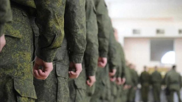 В тимчасово окупованих Олешках росіяни влаштували "полювання" за чоловіками