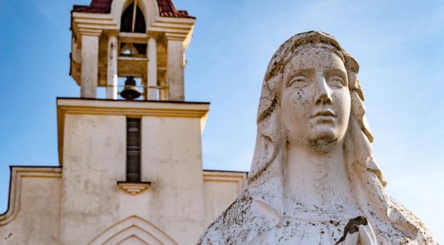 “Священная война” з культовими спорудами