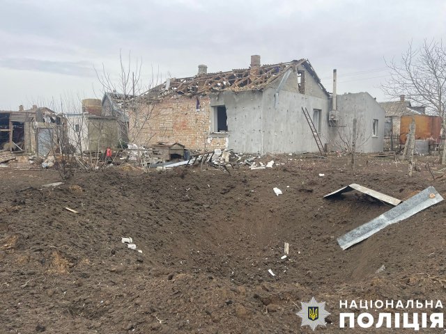 Росіяни вдарили авіабомбами по селу на Херсонщині, двоє постраждалих