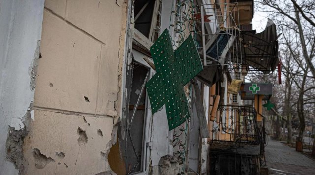 Російські війська поцілили в аптеку в Херсоні