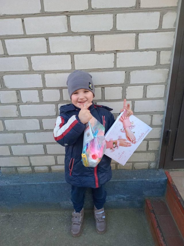 Учні з Дніпра зібрали кошти та купити канцелярію для діток з Херсонщини