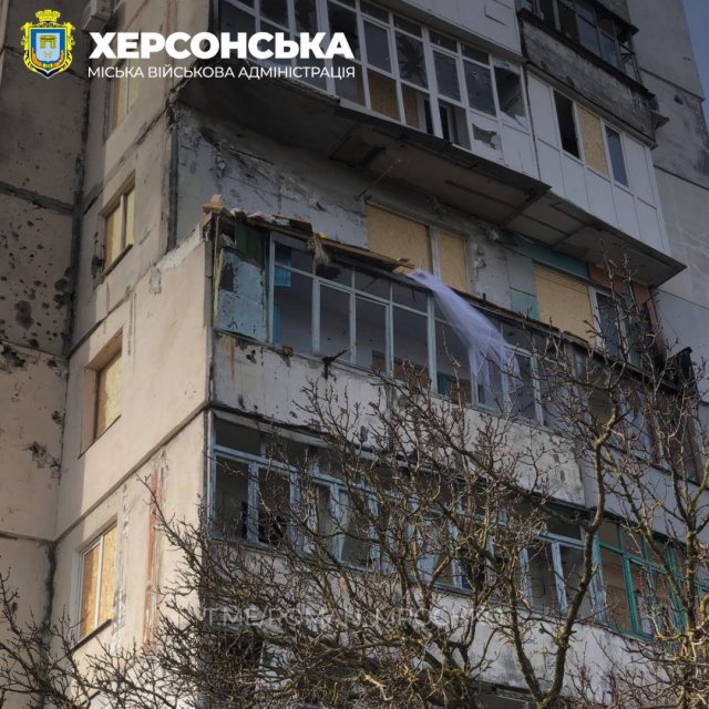 Ворог обстрілює Херсон "без вихідних"