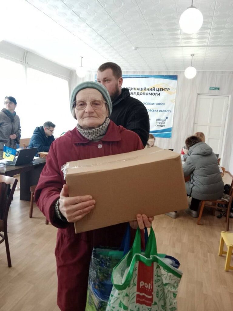 Переселенці з Херсонщини можуть отримати консультації психолога, юриста, а також гуманітарну допомогу в Кривому Розі