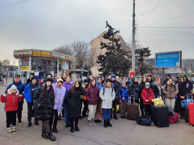 Діти з Херсонщини відправилися на тимчасове перебування до Польщі