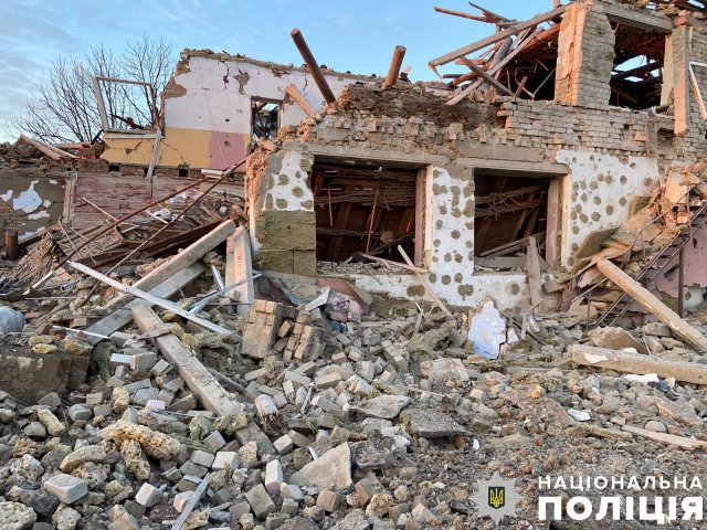 На Херсонщині 6 людей поранено внаслідок чергових російських атак по цивільній інфраструктурі, поліція фіксує наслідки