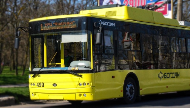 У Херсоні внаслідок обстрілу зупинився електротранспорт