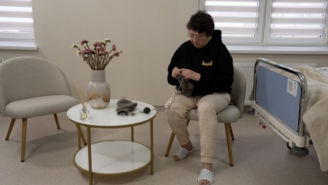 Львівські лікарі відновлюють обличчя мешканці Херсонщини, яка потрапила під обстріл