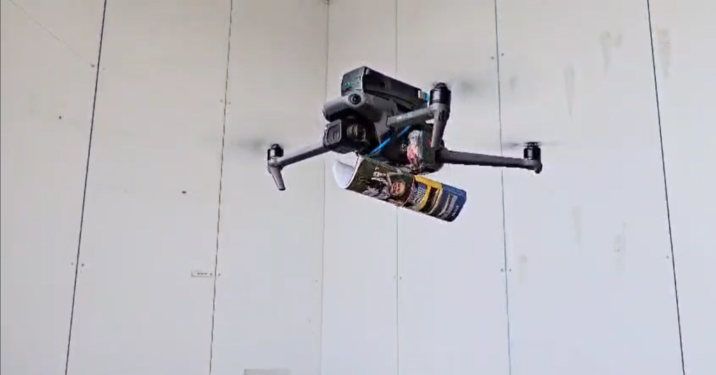 Українські військові за допомогою дронів поширюють лівобрежжям Херсонщини листівки із закликом ігнорувати російські вибори