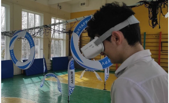 Росіяни вчитимуть школярів з окупованого Скадовська керувати FPV-дронами