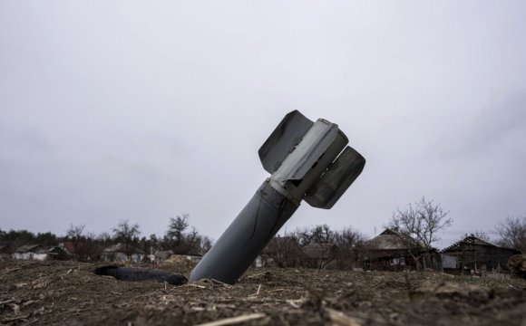 Російські війська обстріляли автобусну зупинку у Дніпровському районі Херсона