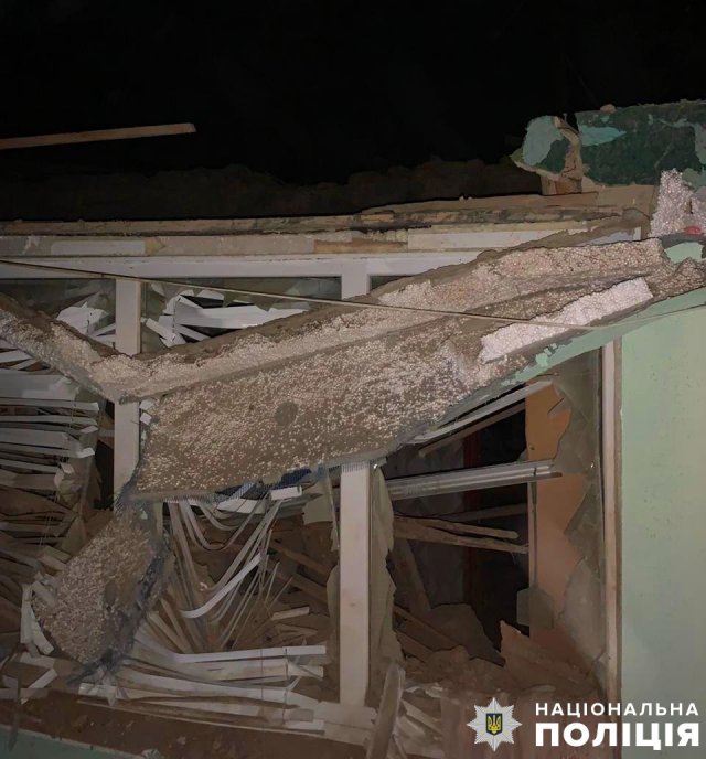 На Херсонщині поліція документує наслідки російських атак, в результаті яких троє людей поранено