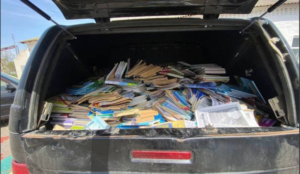 Росіяни вилучають з бібліотек лівобережжя Херсонщини українські книжки