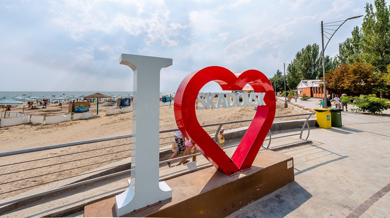 Окупанти в Скадовську використовують дитячі оздоровчі заклади для розміщення своїх військових