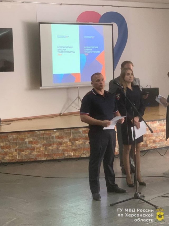 Окупаційні рятувальники і поліцейські шукають кадри на ярмарках