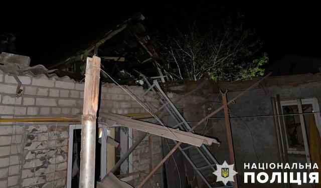 На Херсонщині через атаки росіян троє людей поранені: слідчі документують наслідки воєнних злочинів окупантів