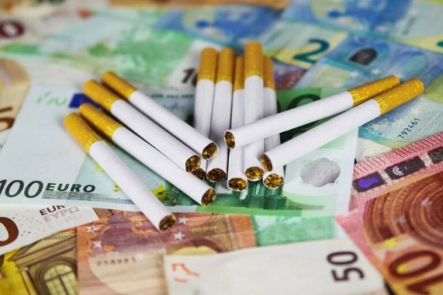 В Україні вирішили змінити правила торгівлі цигарками, алкоголем та паливом