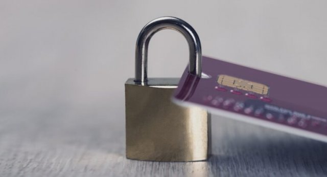 У НБУ заявили про блокування карток та закриття рахунків українців за порушення