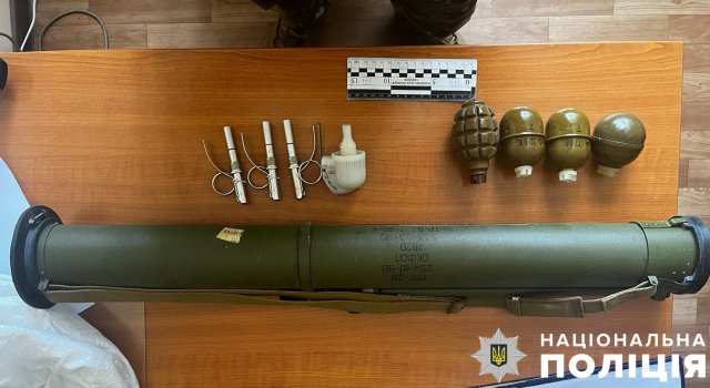 На Херсонщині поліцейські викрили торговця зброєю та боєприпасами