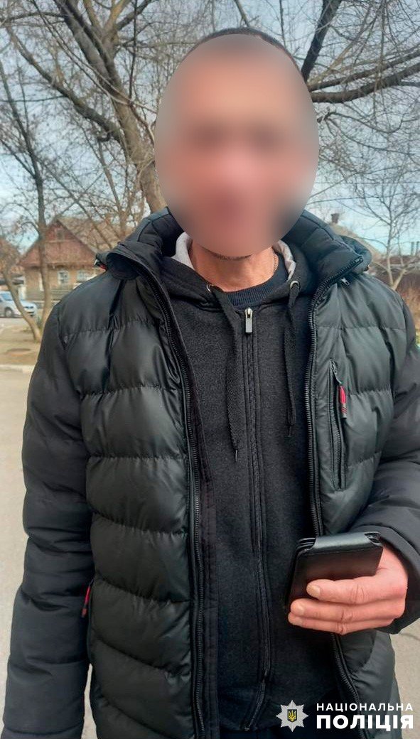 У Херсоні поліцейські затримали чоловіка, який обікрав літню жінку