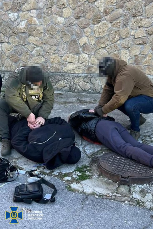 СБУ затримала у Херсоні ворожих інформаторів, які готували ракетні удари по підрозділах Служби безпеки та ЗСУ
