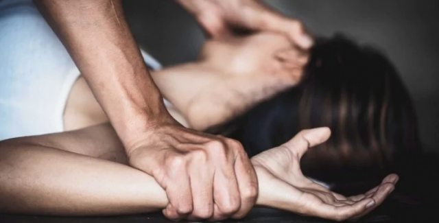 На Херсонщині окупант понад місяць ґвалтував українку: жінці знадобилася допомога лікарів