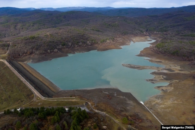 Вид на Щасливське водосховище у Бахчисарайському районі, воно забезпечує водою Ялту, січень 2021 року