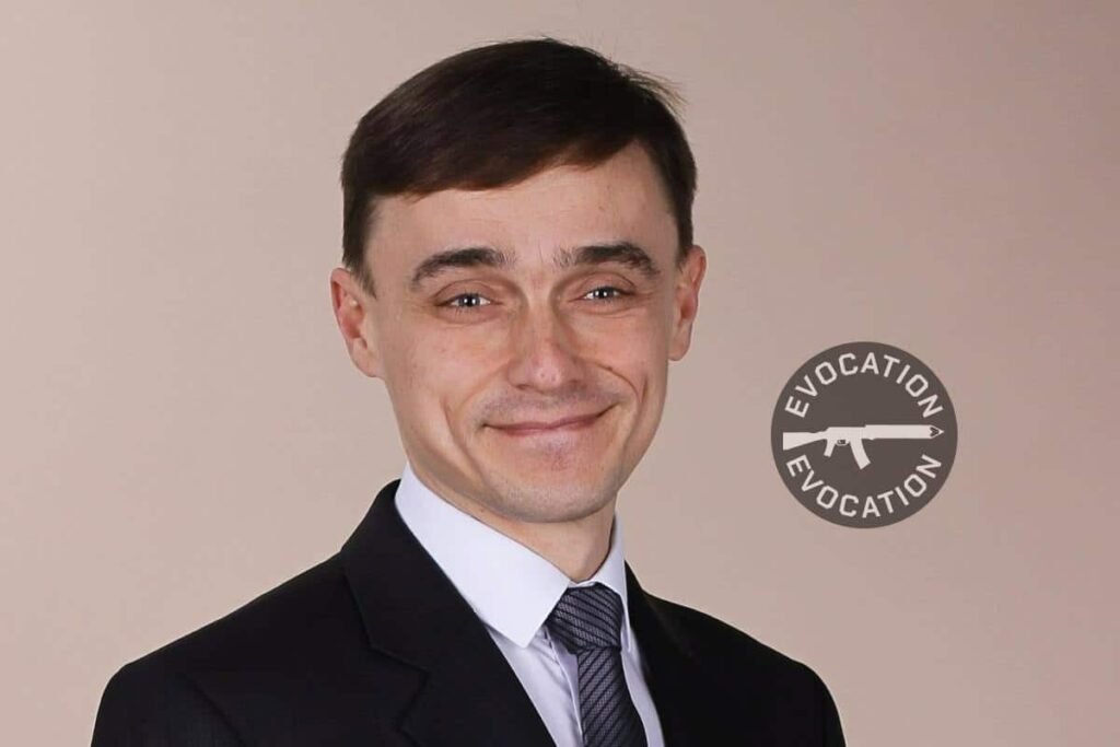 Ігоря Бжезицького, ексдепутата Облради, який очолив “відділ освіти” окупованої Каховки, заочно судитимуть