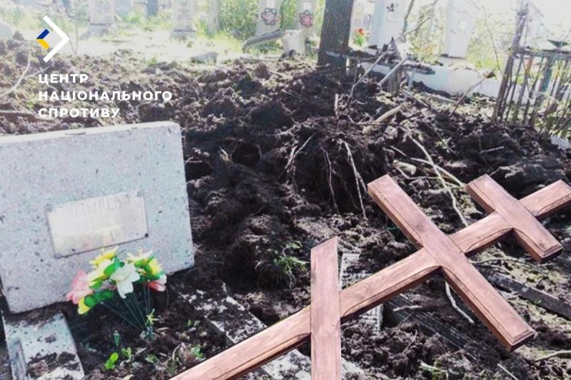 Ворог заборонив відвідування кладовищ на поминальний понеділок 