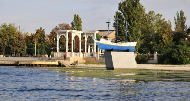 Підприємець з Криму незаконно зареєстрував в Голій Пристані фірму з продажу пального