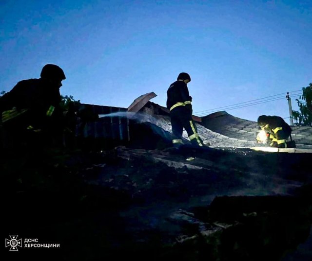 Рятувальники гасили  палаючий будинок