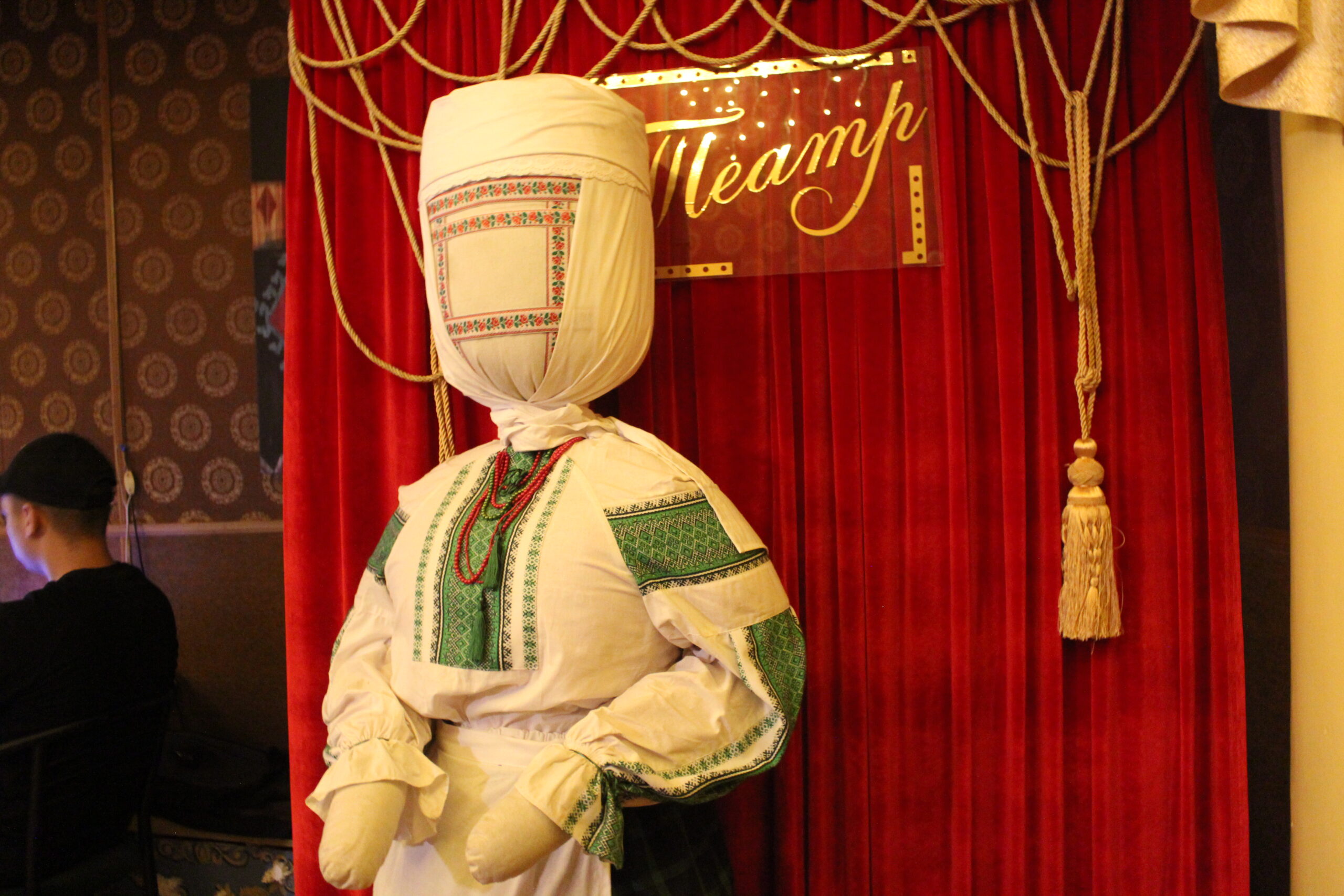 З музикою, прем’єрами та під звуки вибухів: як у Херсоні працює театр імені Миколи Куліша