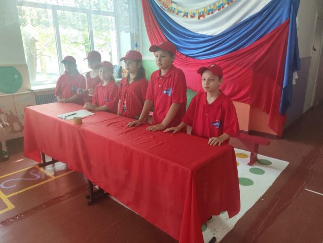 Окупанти докладають зусиль, аби «перешити мізки» дітям і батькам