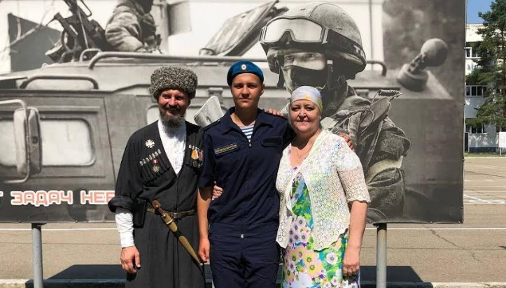 Російському військовому Стєпану Суминіну, який скинув вибухівку на двох жителів Одрадокам’янки на Херсонщини, оголосили підозру