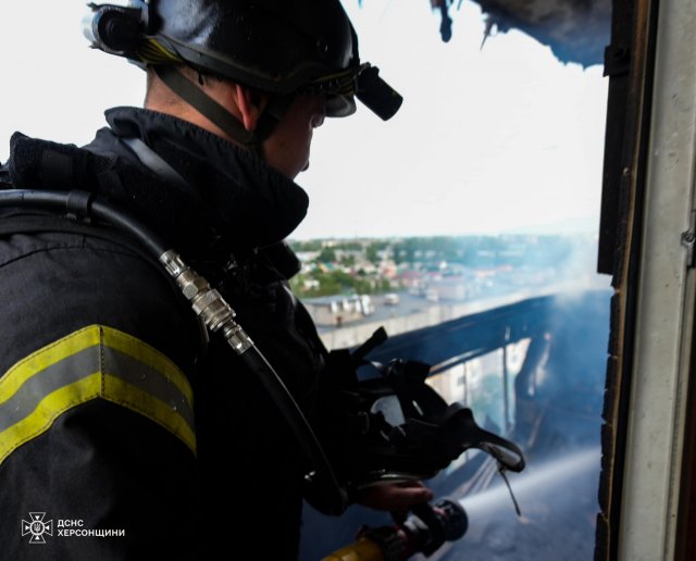 В Херсоні горіли балкони багатоповерхівок