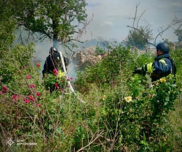 Минулої доби рятувальники Херсонщини ліквідували 7 пожеж в екосистемах, 4 з яких виникли через ворожі обстріли