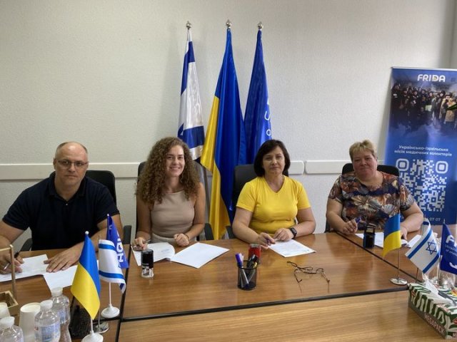 Переселенці з Херсонщини, які тимчасово проживають у Києві, зможуть отримати безоплатну меддопомогу