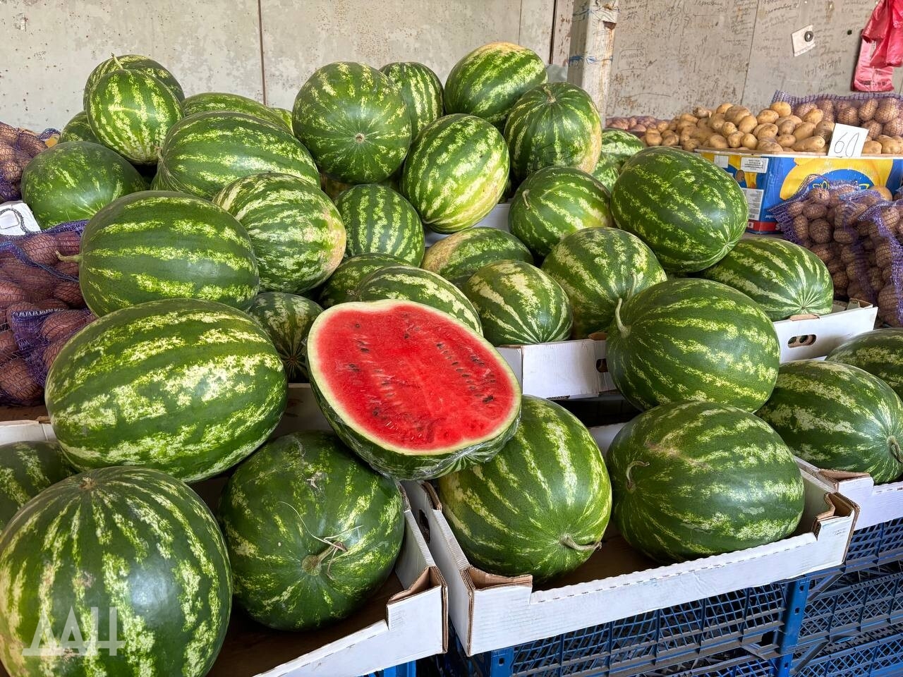 Окупанти в Донецьку похизувалися широким асортиментом фруктів та овочів, вкрадених з окупованих Херсонщини та Криму