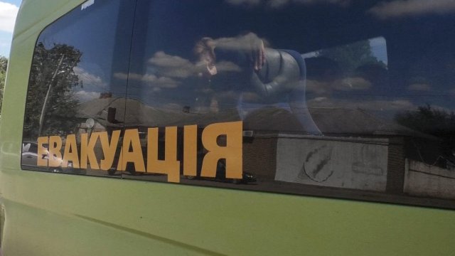 У Кривий Ріг продовжують евакуювати населення з Херсонщини